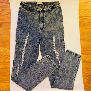 Ripped Acid wash LOLO skinny jeans